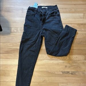 Levi’s mom jeans